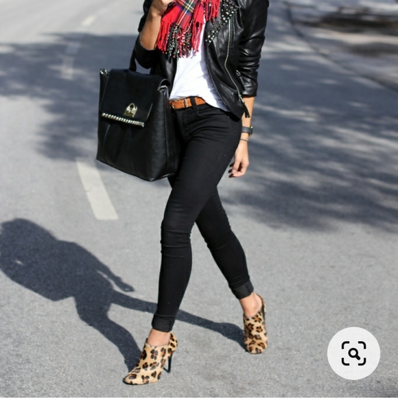 HP🎉🎉🎉#casualcool🎈🎈🎈Pony hair booties😍 - Picture 9 of 9